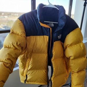 North face bomber 700